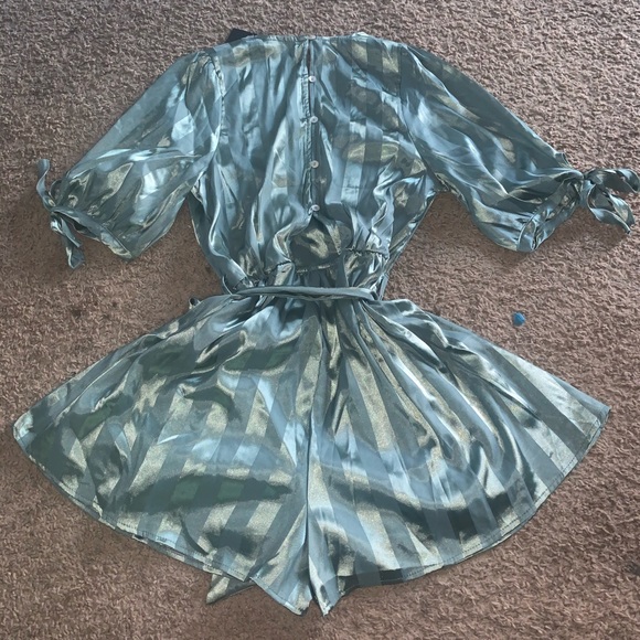 Green satin romper - Picture 4 of 5